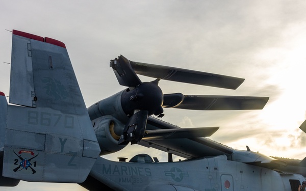 MRF-D 25.3: VMM-363 conducts MV-22B hoist drills aboard the USS Miguel Keith