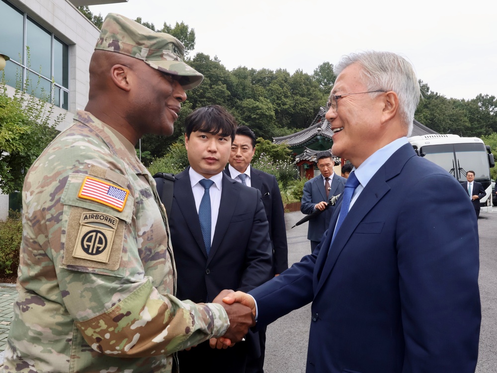 Former South Korean President Moon visits DMZ Former South Korean President Moon visits DMZ