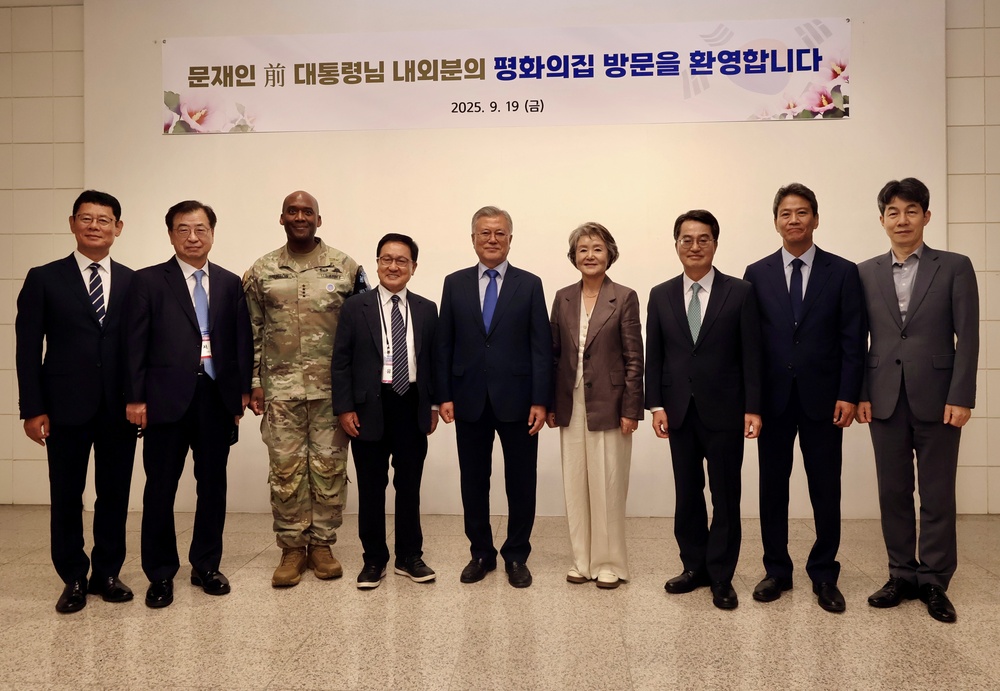 Former South Korea President visits DMZ to commemorate diplomacy with North Korea Former South Korea President visits DMZ to commemorate diplomacy with North Korea