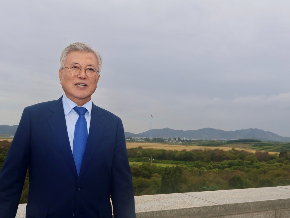 Former South Korea President visits DMZ to commemorate diplomacy with North Korea Former South Korea President visits DMZ to commemorate diplomacy with North Korea