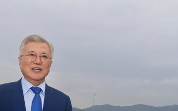 Former South Korea President visits DMZ to commemorate diplomacy with North Korea
