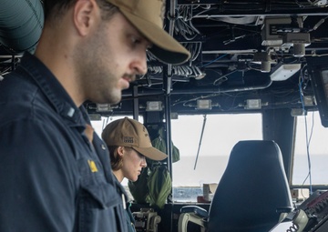 USS Dewey begins bilateral training with HMAS Ballarat