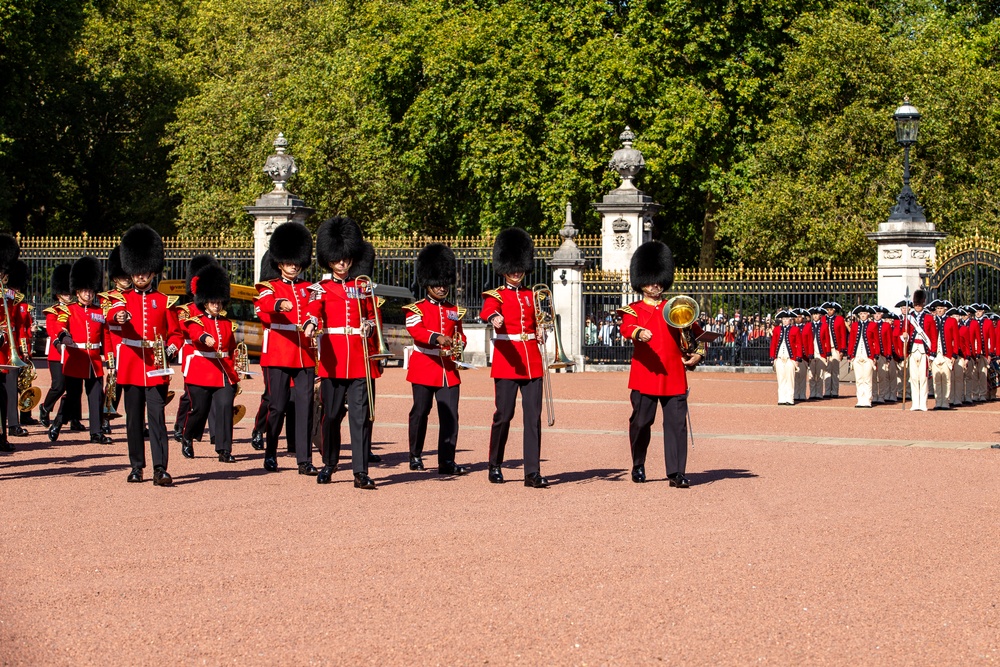 Fife and Drum Corps performs at Buckingham Palace Changing of the Guard