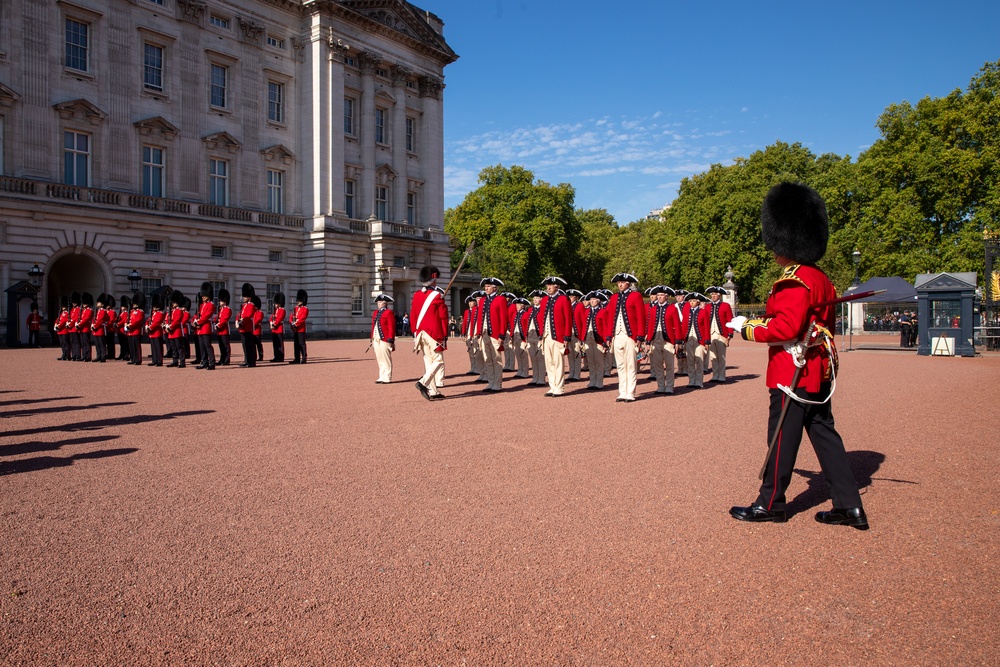 Fife and Drum Corps performs at Buckingham Palace Changing of the Guard