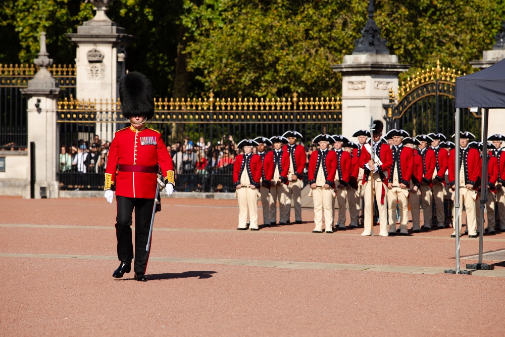 Fife and Drum Corps performs at Buckingham Palace Changing of the Guard