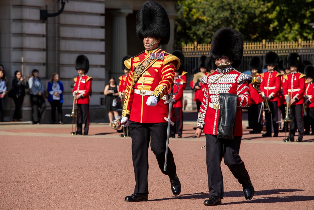 Fife and Drum Corps performs at Buckingham Palace Changing of the Guard