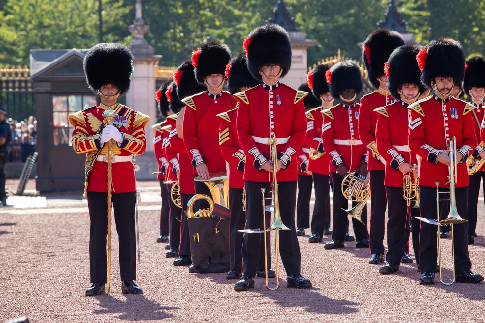 Fife and Drum Corps performs at Buckingham Palace Changing of the Guard