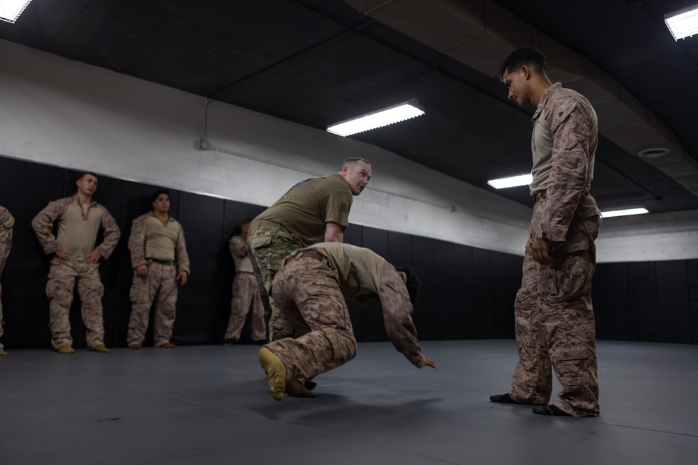 JTF-SB Soldiers provide temporary detention training to JTF-SB Marines
