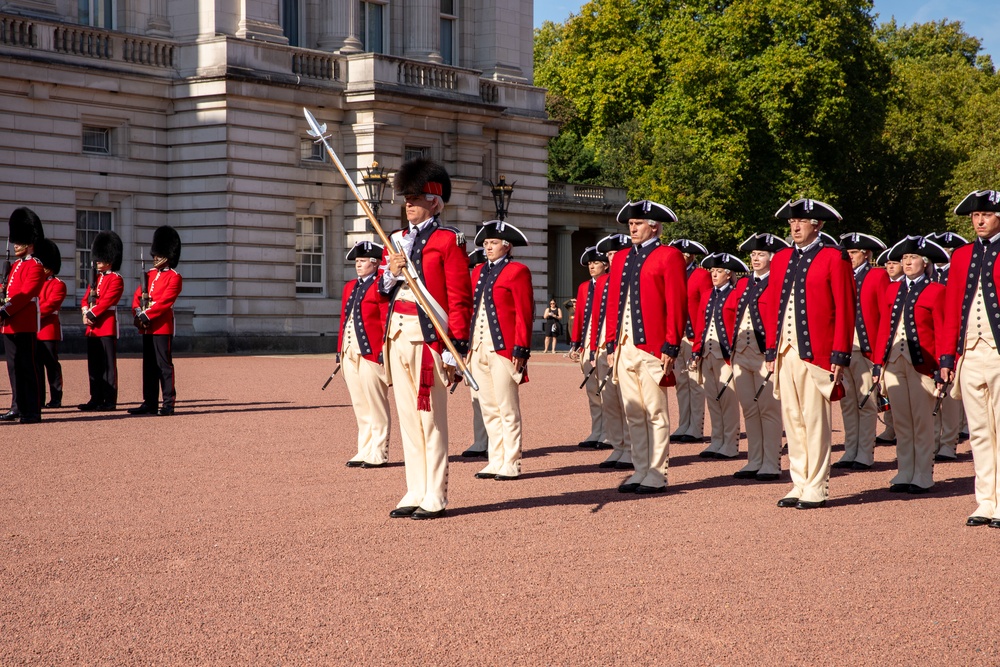 Fife and Drum Corps performs at Buckingham Palace Changing of the Guard