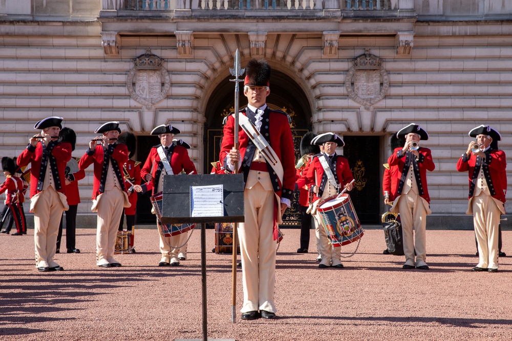 Fife and Drum Corps performs at Buckingham Palace Changing of the Guard