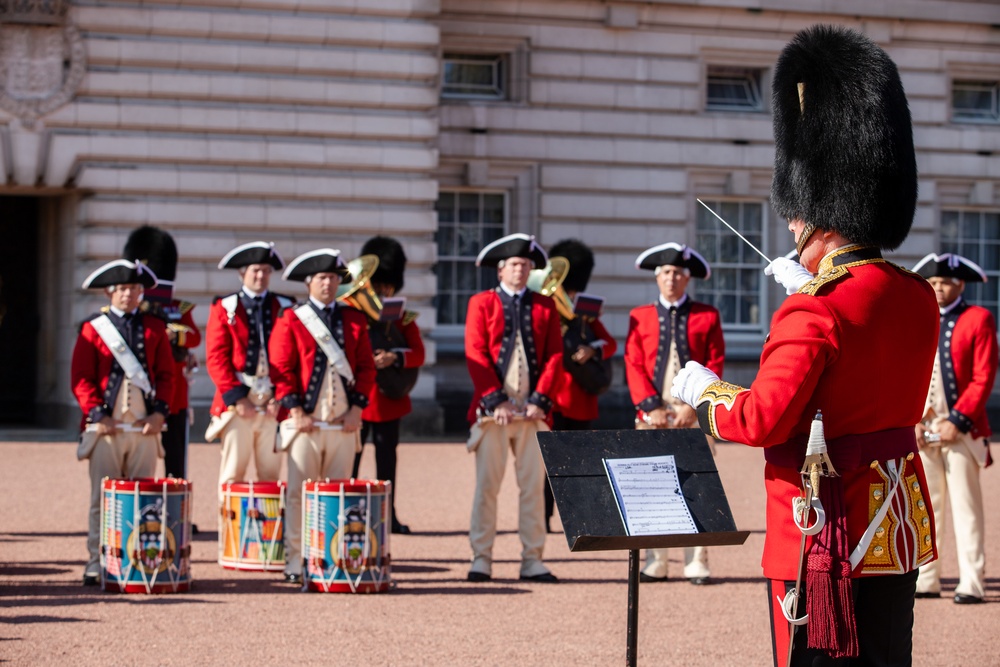 Fife and Drum Corps performs at Buckingham Palace Changing of the Guard