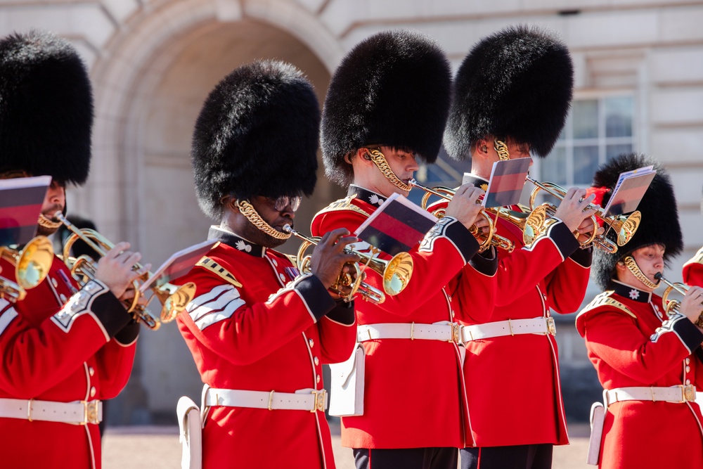 Fife and Drum Corps performs at Buckingham Palace Changing of the Guard