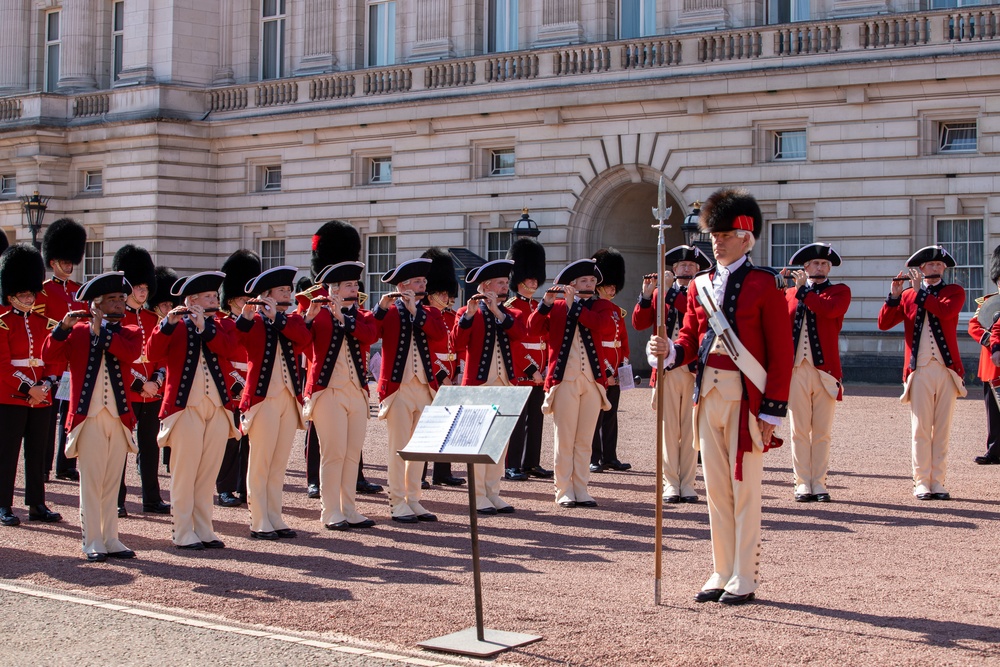 Fife and Drum Corps performs at Buckingham Palace Changing of the Guard