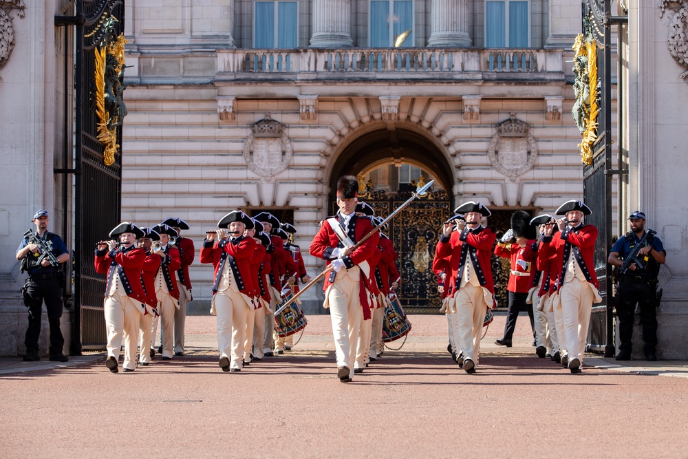 Fife and Drum Corps performs at Buckingham Palace Changing of the Guard