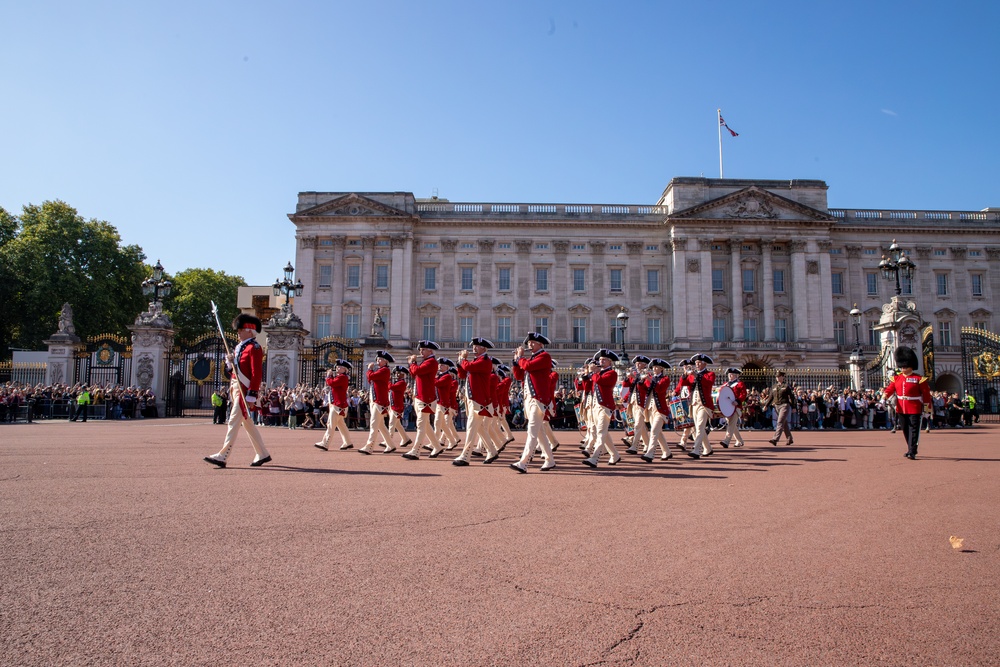 Fife and Drum Corps performs at Buckingham Palace Changing of the Guard
