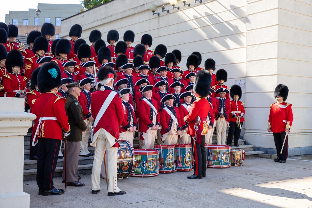 Fife and Drum Corps performs at Buckingham Palace Changing of the Guard