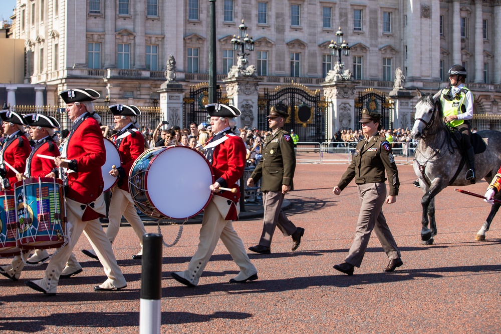 Fife and Drum Corps performs at Buckingham Palace Changing of the Guard