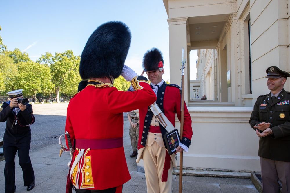 Fife and Drum Corps performs at Buckingham Palace Changing of the Guard