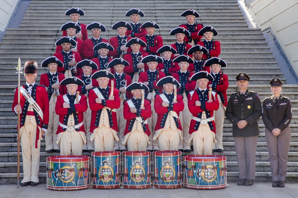 Fife and Drum Corps performs at Buckingham Palace Changing of the Guard