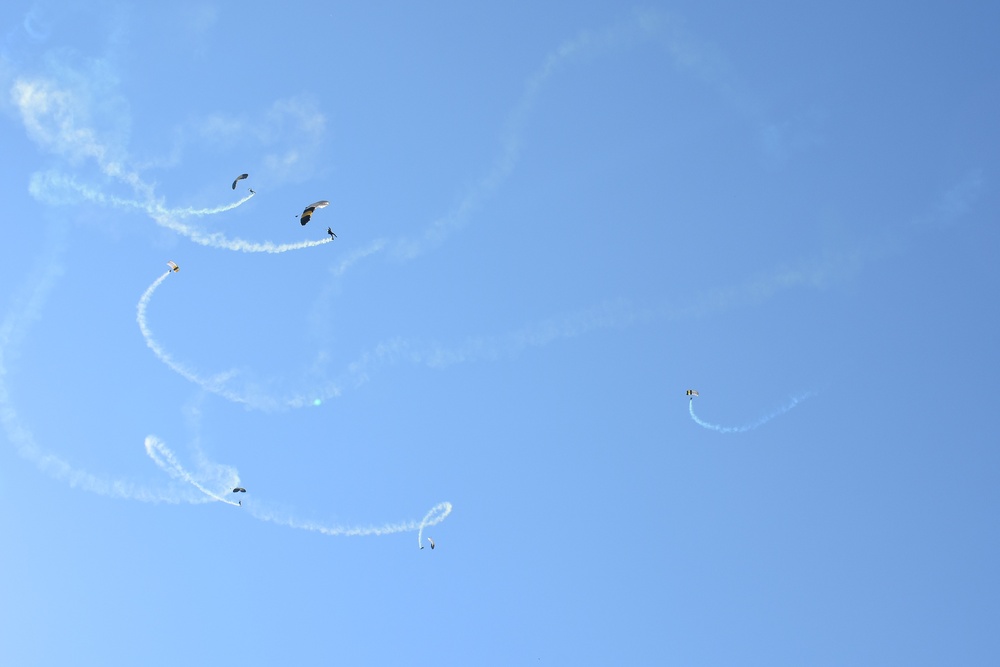West Point’s, the Black Knights, drop in at the ARMY EXPO ’25