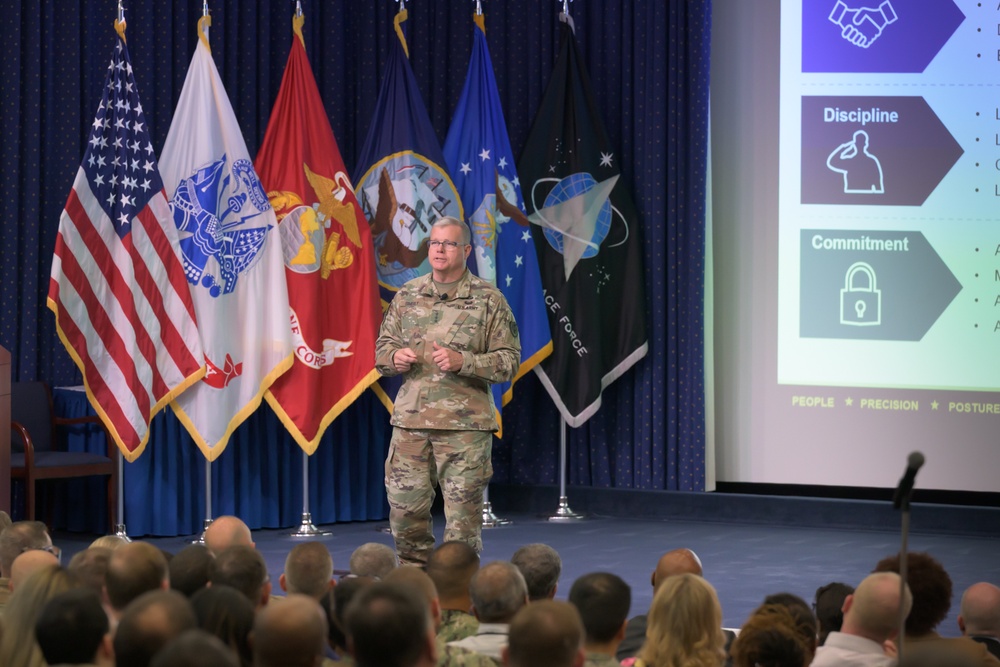 DLA director, senior enlisted leader visit DLA Energy