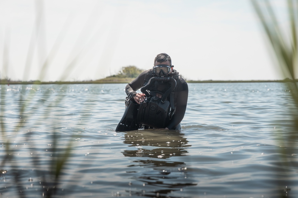 UNITAS 2025: Multinational forces conduct dive operations together
