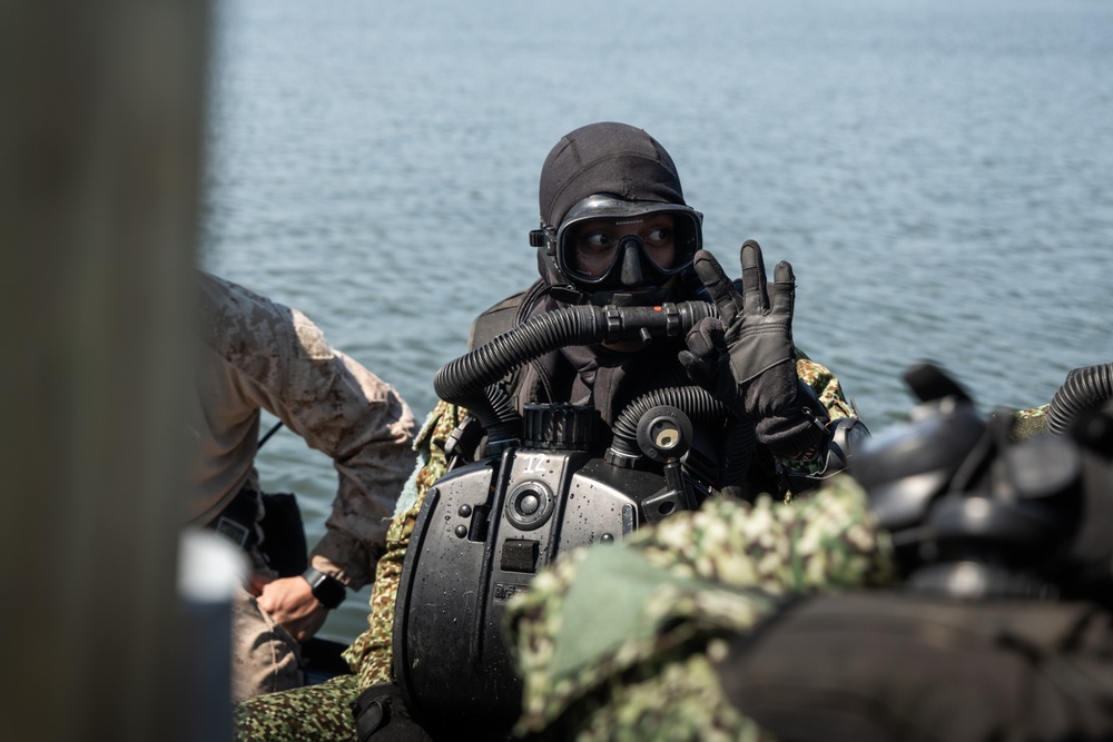 UNITAS 2025: Multinational forces conduct dive operations together