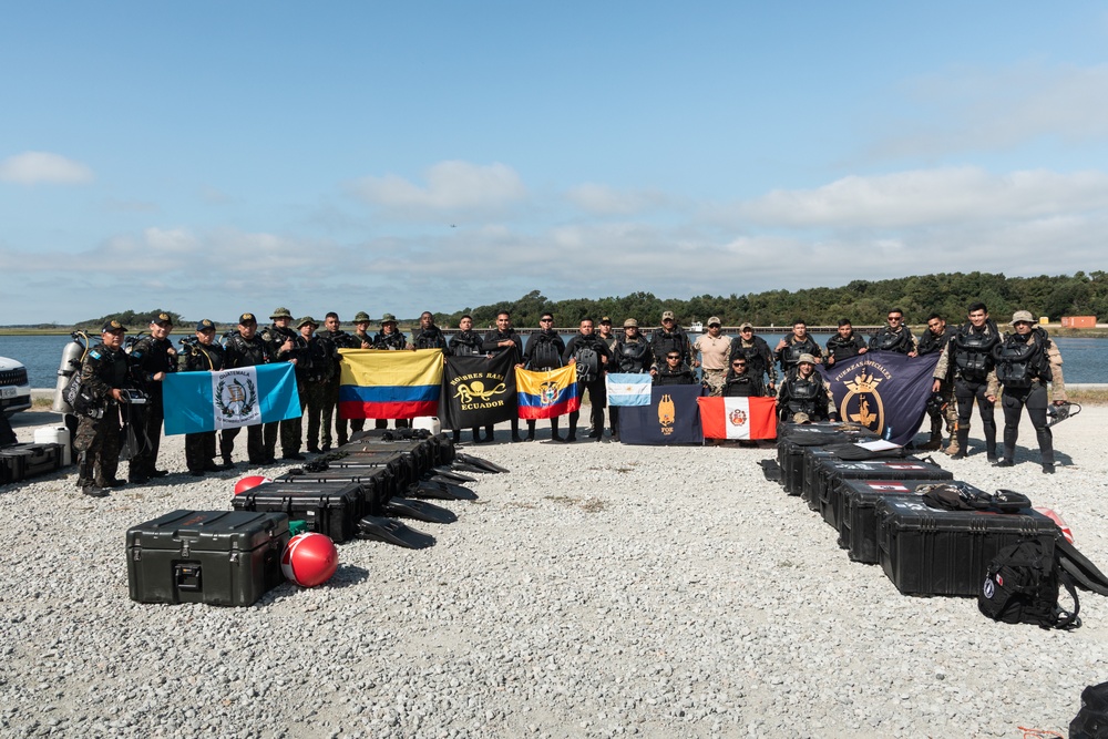 UNITAS 2025: Multinational forces conduct dive operations together