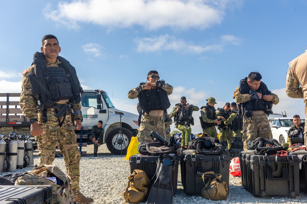 UNITAS 2025: Multinational forces conduct dive operations together