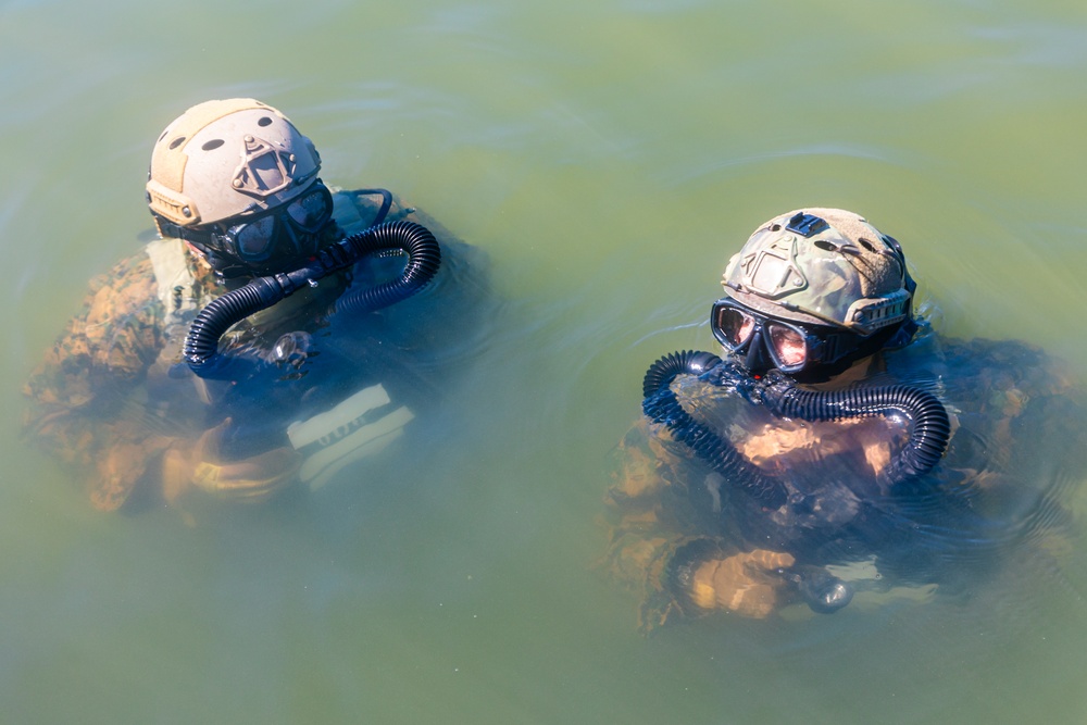 UNITAS 2025: Multinational forces conduct dive operations together