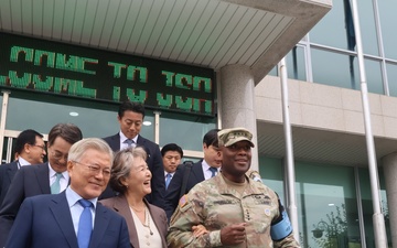 Former South Korean President visits Korean DMZ to commemorate diplomacy with North Korea