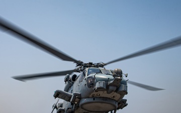 Royal Saudi Navy MH-60R Lands On USS Gridley