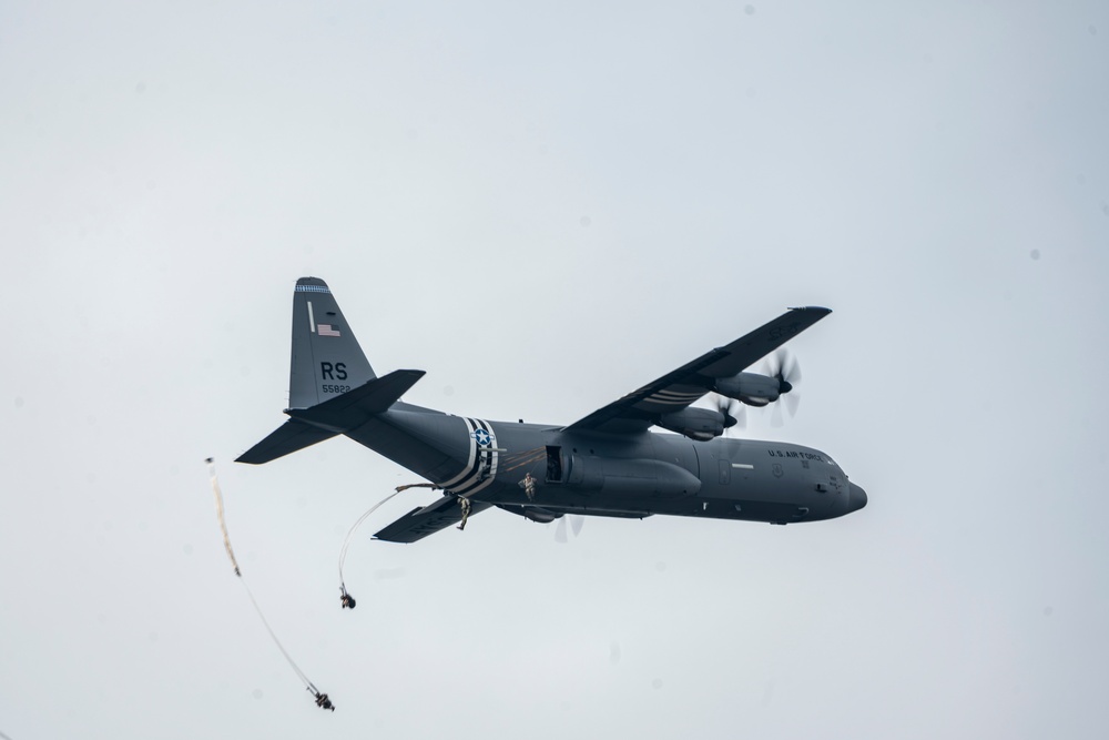 U.S. and NATO Paratroopers Honor Market Garden in Ede