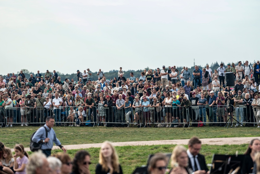 U.S. and NATO Paratroopers Honor Market Garden in Ede