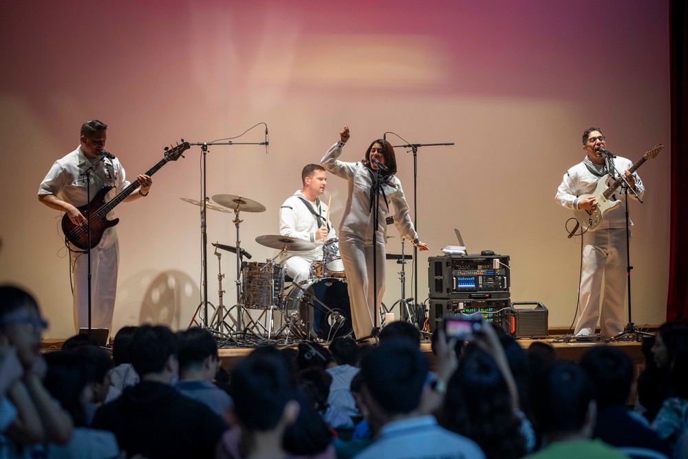 U.S. 7th Fleet band performs at Seoul Jeongmun School