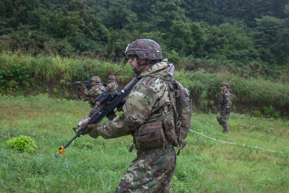 OS25 Multilateral squad maneuver training