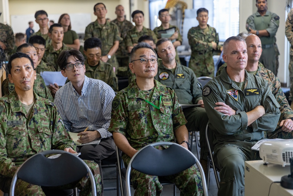 1st Marine Aircraft Wing, Japan Ground Self-Defense Force leaders visit JMSDF Kanoya Air Base