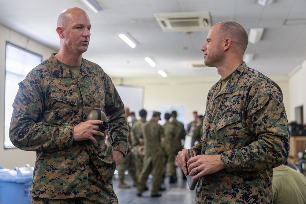 1st Marine Aircraft Wing, Japan Ground Self-Defense Force leaders visit JMSDF Kanoya Air Base