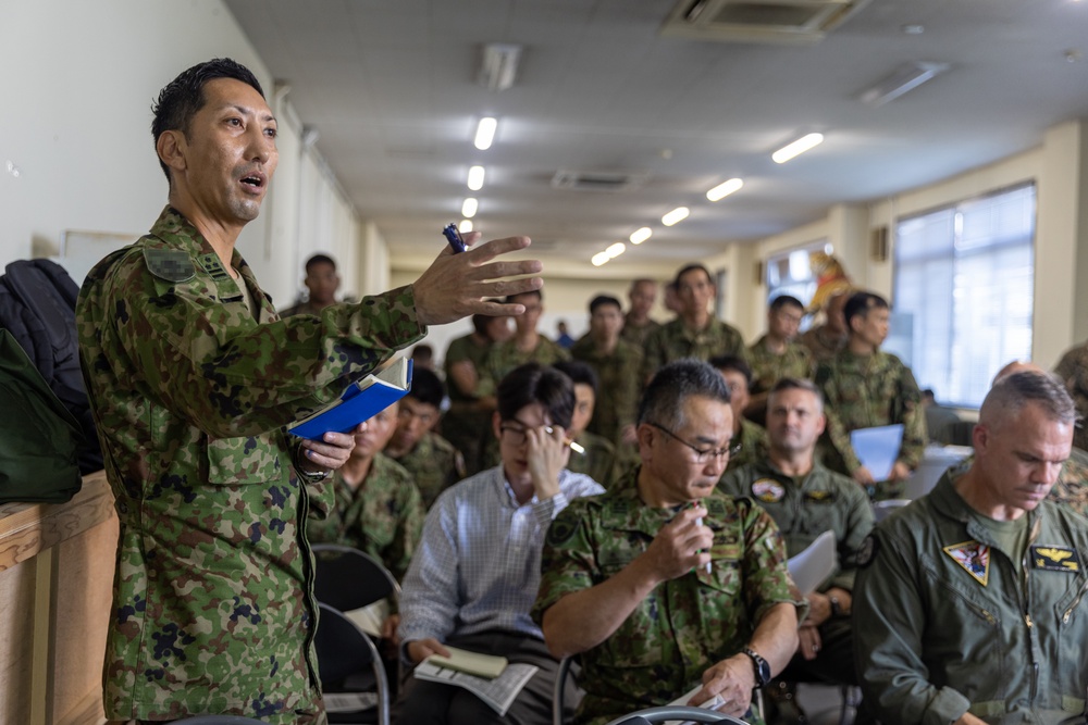 1st Marine Aircraft Wing, Japan Ground Self-Defense Force leaders visit JMSDF Kanoya Air Base
