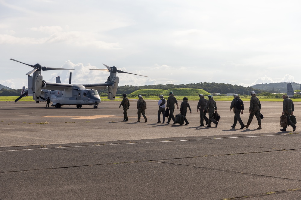 1st Marine Aircraft Wing, Japan Ground Self-Defense Force leaders visit JMSDF Kanoya Air Base