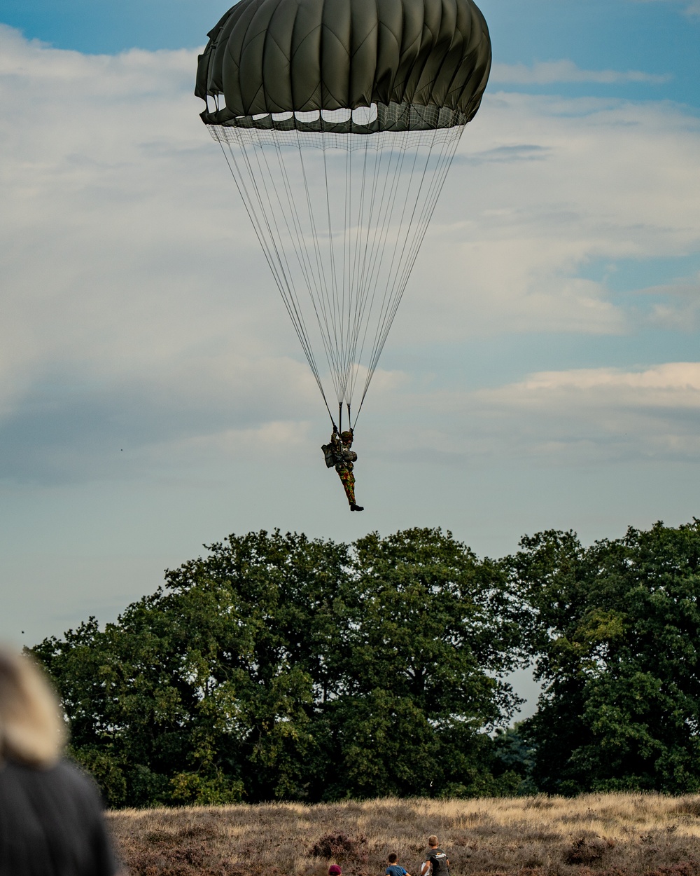 Falcon Leap Airborne Operation For Market Garden 81.
