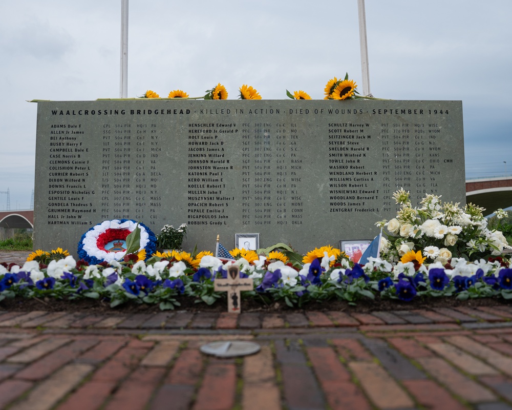 Waal River Commemoration For Market Garden 81.