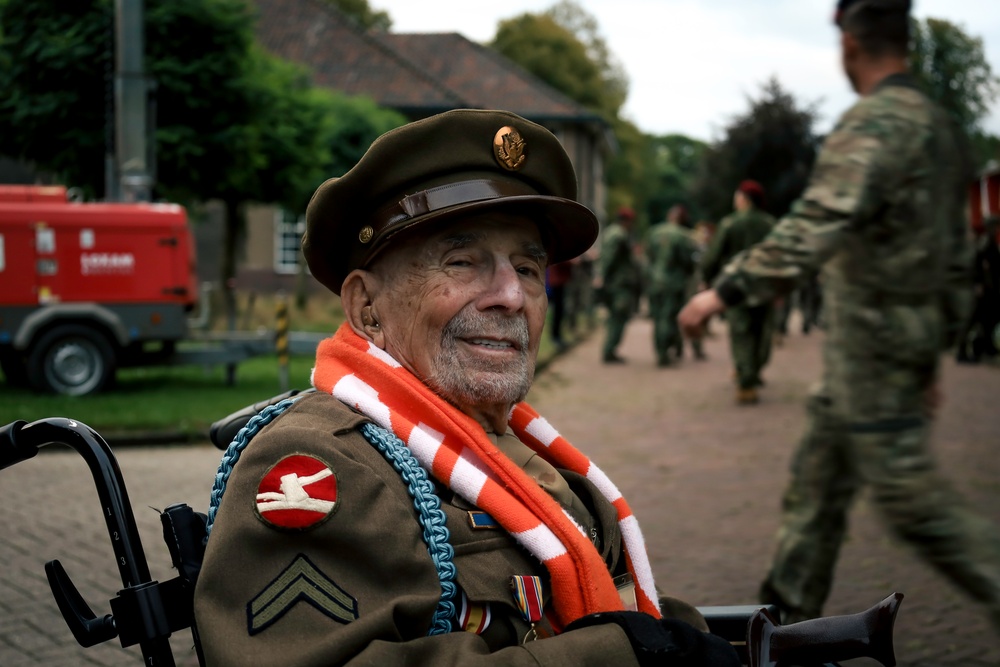 World War II Veteran Visits Soldiers Participating in Falcon Leap 25