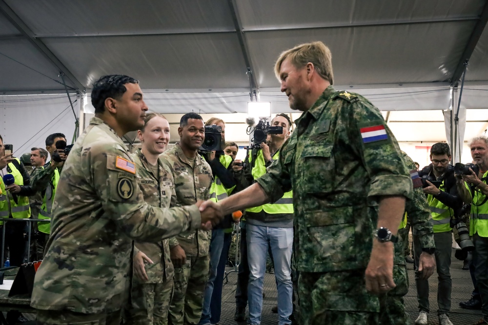 Knight Soldiers Meet Dutch Royalty During Falcon Leap 25