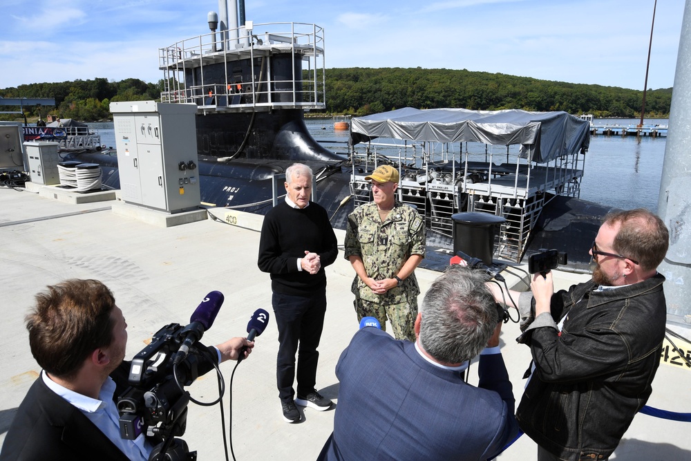 Norwegian Prime Minister Visits Submarine Capital of the World