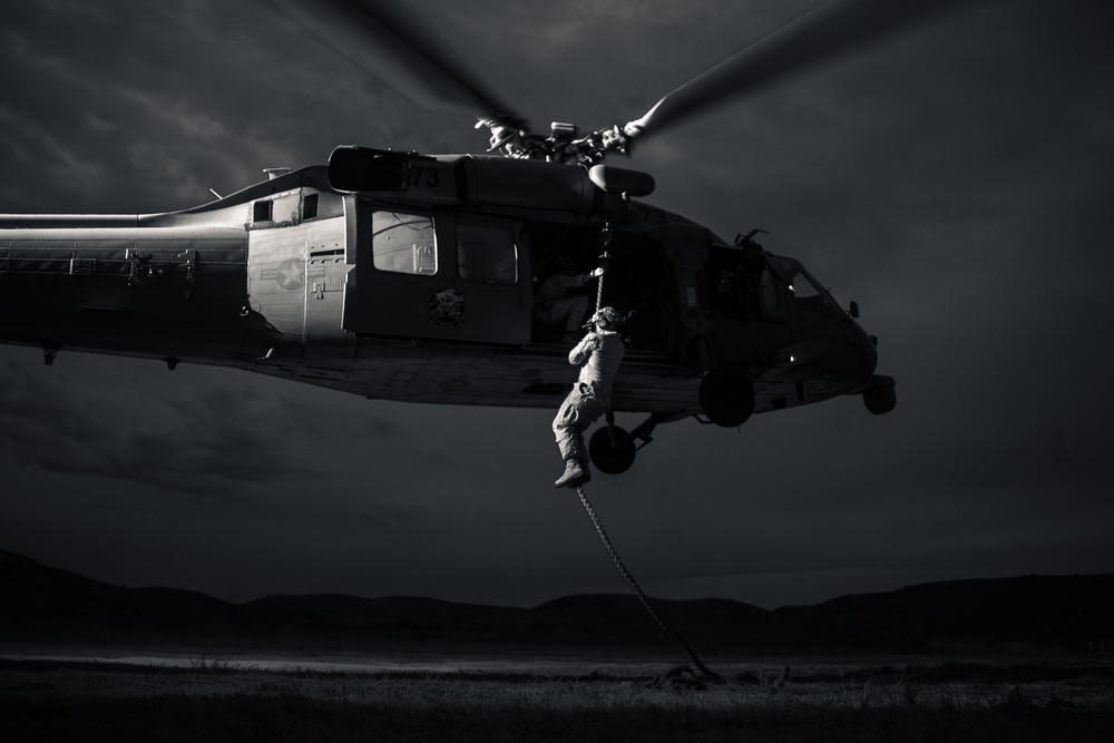 11th MEU Maritime Raid Force Conduct Fast Rope Training