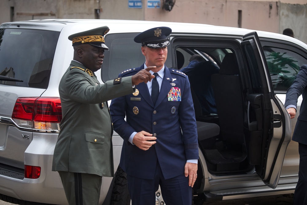 AFRICOM Commander visits Benin leaders