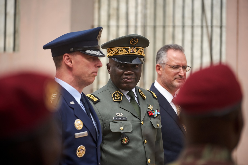 AFRICOM Commander visits Benin leaders