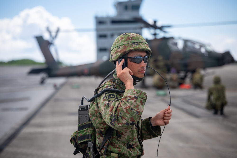 U.S. Marines, Sailors, Japan Ground Self-Defense Force members refuel AH-64 Apaches with MV-22B Ospreys