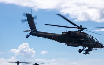 U.S. Marines, Sailors, Japan Ground Self-Defense Force members refuel AH-64 Apaches with MV-22B Ospreys